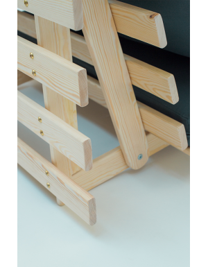 The neat chair position of the Single Scandi