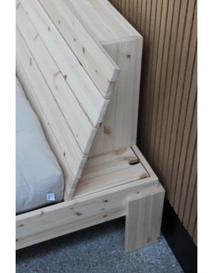 Neat side compartments for your phone and stuff!